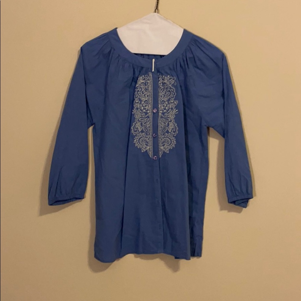 Blouse - Picture 2 of 3